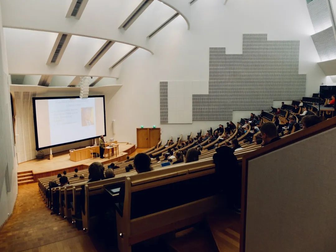 去西班牙留学如何选择公立大学和私立大学？